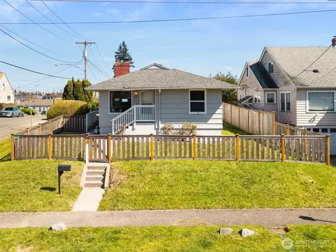 720 Pennsylvania Ave, Bremerton, WA 98337