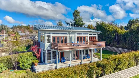 749 Kendor Dr, Point Roberts, WA 98281