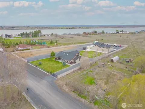 7342 Redmond Rd NE, Moses Lake, WA 98837