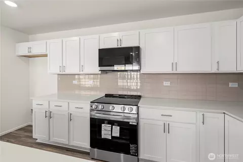 Kitchen - 32325 Bryant Rd, Sultan, WA 98294 photo 4 of 5