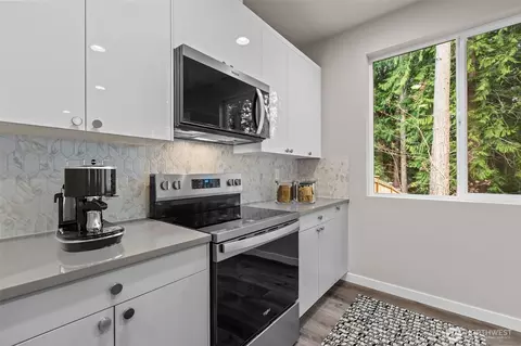 Kitchen - 118 169th Pl SW #B, Bothell, WA 98012 photo 3 of 3