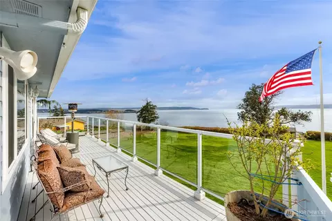 1207 Rainier Ln, Oak Harbor, WA 98277