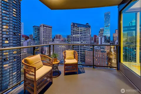 1920 4th Ave #1807, Seattle, WA 98101
