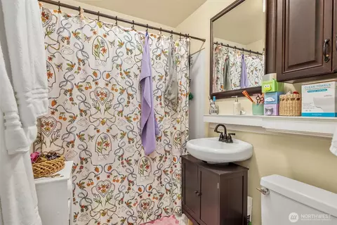 Bath - 722 10th Ave E, Seattle, WA 98102 photo 1 of 1
