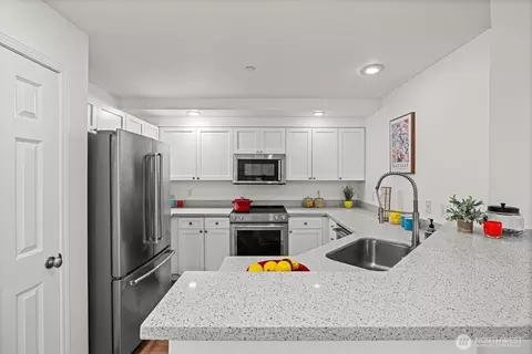 Kitchen - 404 228th St SW #E101, Bothell, WA 98021 photo 3 of 3