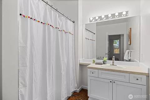 Bath - 404 228th St SW #E101, Bothell, WA 98021 photo 2 of 2