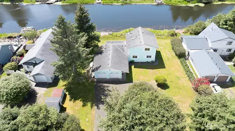 393 Canal Dr SE, Ocean Shores, WA 98569