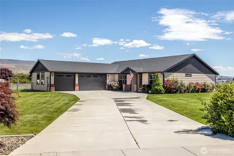 229 Sun Valley Dr, Wenatchee, WA 98801