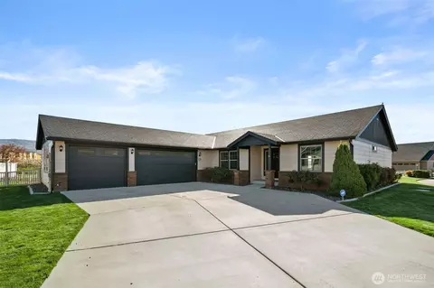 229 Sun Valley Dr, Wenatchee, WA 98801