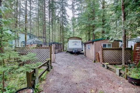 61 Christmas Tree Cir, Deming, WA 98244