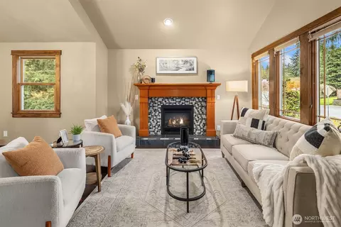 Living - 12131 53rd Ave SE, Everett, WA 98208 photo 1 of 3