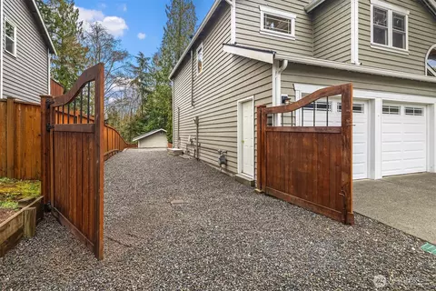 Exterior - 12131 53rd Ave SE, Everett, WA 98208 photo 9 of 13