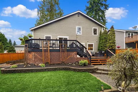 Exterior - 12131 53rd Ave SE, Everett, WA 98208 photo 6 of 13