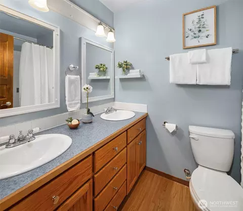 Bath - 12131 53rd Ave SE, Everett, WA 98208 photo 2 of 2