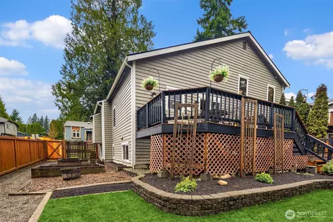 Exterior - 12131 53rd Ave SE, Everett, WA 98208 photo 7 of 13