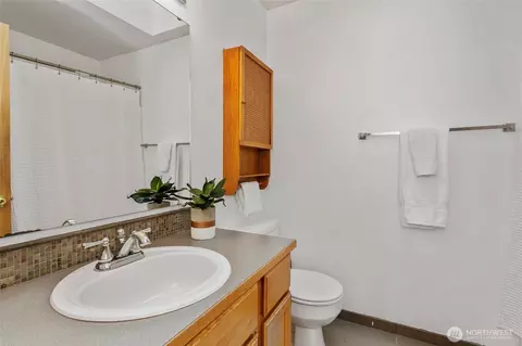 Bath - 16 60th Pl SE, Everett, WA 98203 photo 1 of 3