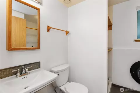 Bath - 16 60th Pl SE, Everett, WA 98203 photo 3 of 3