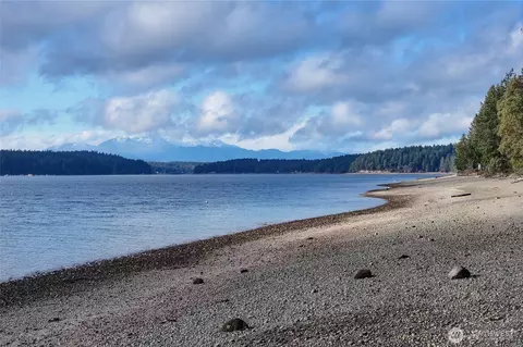 820 E Burgundy Rd, Shelton, WA 98584