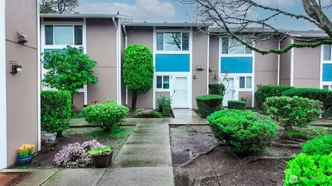 10601 SE 252nd St #O2, Kent, WA 98030