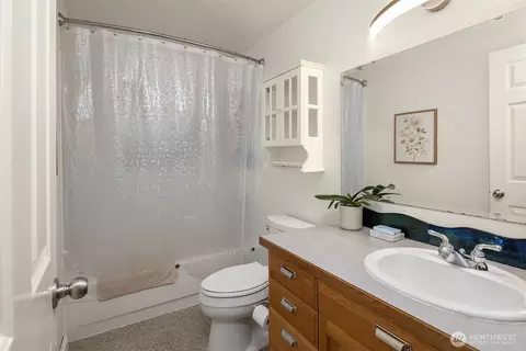 Bath - 19814 10th Dr SE, Bothell, WA 98012 photo 2 of 4