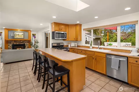 Kitchen - 19814 10th Dr SE, Bothell, WA 98012 photo 1 of 4