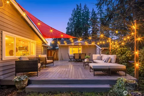 Exterior - 19814 10th Dr SE, Bothell, WA 98012 photo 3 of 7