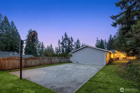 Exterior - 19814 10th Dr SE, Bothell, WA 98012 photo 6 of 7
