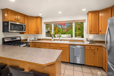 Kitchen - 19814 10th Dr SE, Bothell, WA 98012 photo 2 of 4