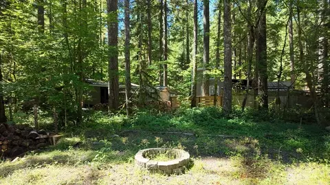 82 Riverside Dr, Deming, WA 98244