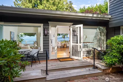 7946 Grand Ave NE, Bainbridge Island, WA 98110