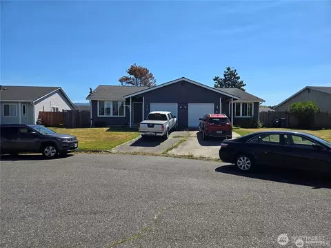 906 S 22nd Ct, Mount Vernon, WA 98274