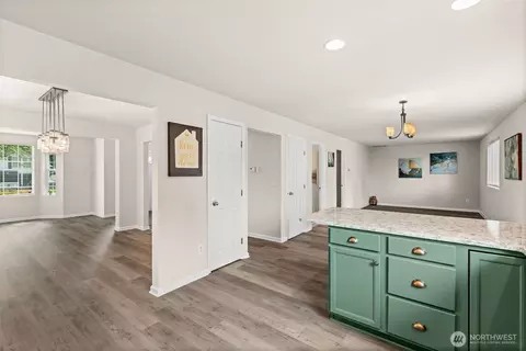 Entry Way - 511 Harrison St, Sumner, WA 98390 photo 4 of 5