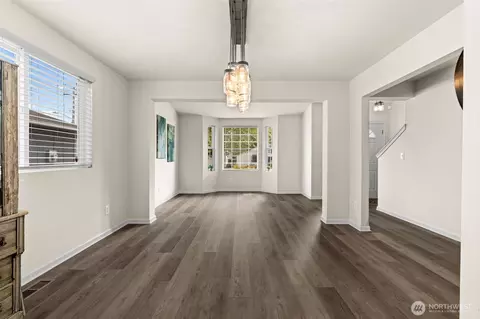 Living - 511 Harrison St, Sumner, WA 98390 photo 3 of 6