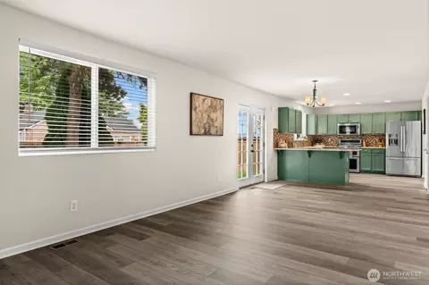 Living - 511 Harrison St, Sumner, WA 98390 photo 6 of 6