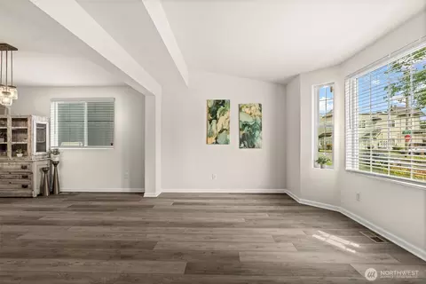 Living - 511 Harrison St, Sumner, WA 98390 photo 1 of 6