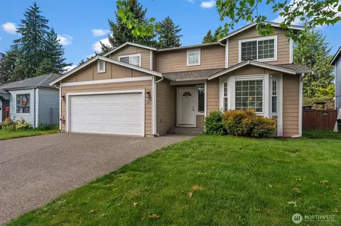 Exterior - 511 Harrison St, Sumner, WA 98390 photo 2 of 10