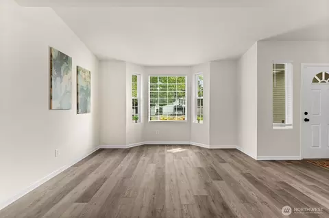 Living - 511 Harrison St, Sumner, WA 98390 photo 2 of 6