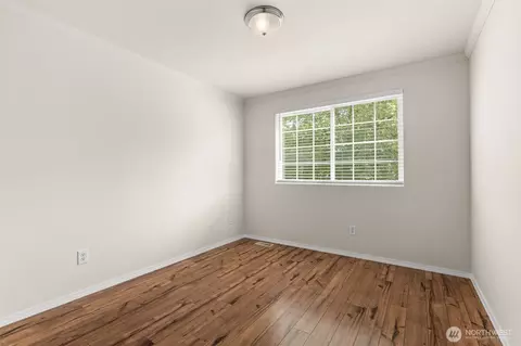 Bedroom - 511 Harrison St, Sumner, WA 98390 photo 3 of 5