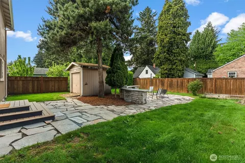 Exterior - 511 Harrison St, Sumner, WA 98390 photo 9 of 10
