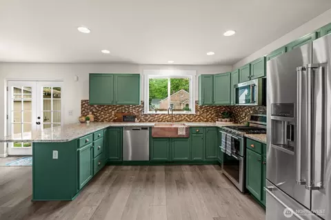 Kitchen - 511 Harrison St, Sumner, WA 98390 photo 1 of 3