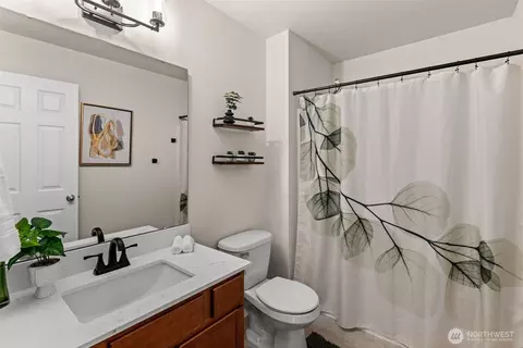 Bath - 511 Harrison St, Sumner, WA 98390 photo 3 of 3
