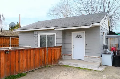 1002 Grandridge Rd, Grandview, WA 98930