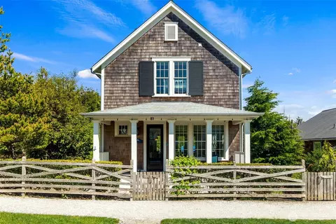 81 Compass St, Pacific Beach, WA 98571