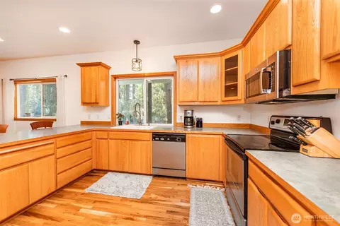 Kitchen - 31 Josephine Pl, Sequim, WA 98382 photo 3 of 3