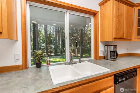 Kitchen - 31 Josephine Pl, Sequim, WA 98382 photo 2 of 3