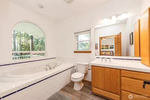 Bath - 31 Josephine Pl, Sequim, WA 98382 photo 2 of 3