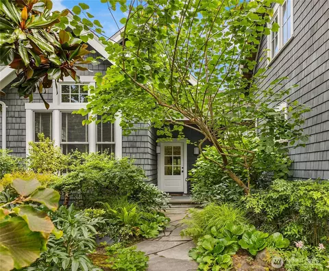 5219 55th Ave NE, Seattle, WA 98105 photo 3