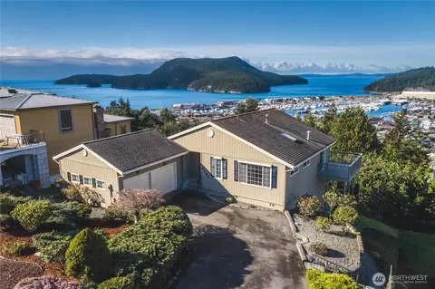 2104 Highland Dr, Anacortes, WA 98221
