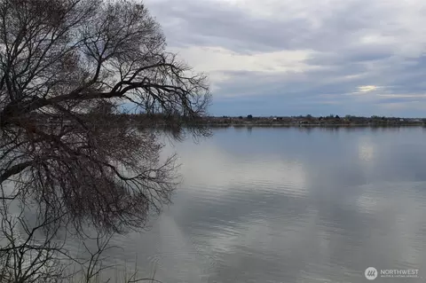 2835 Westshore Dr NE, Moses Lake, WA 98837