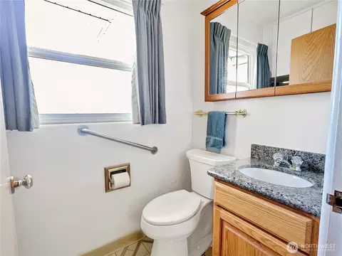 Bath - 2116 Cascade Way, Longview, WA 98632 photo 3 of 3